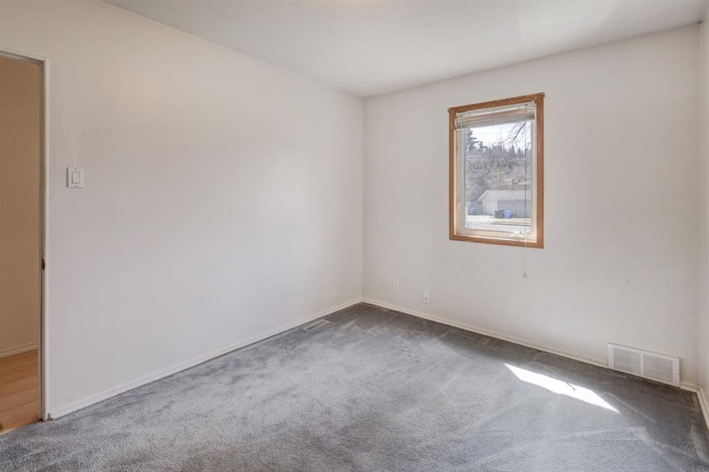 3432 3 Avenue Nw, Calgary, AB - Indoor Photo Showing Other Room