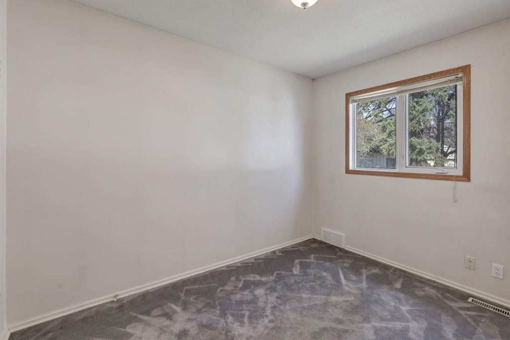 3432 3 Avenue Nw, Calgary, AB - Indoor