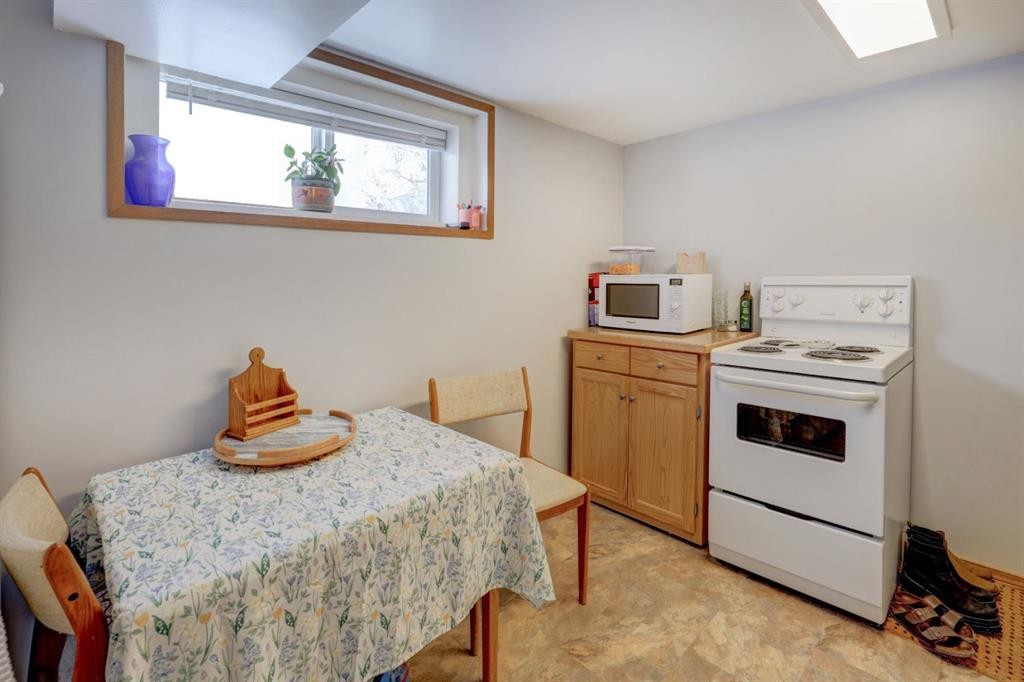 3432 3 Avenue Nw, Calgary, AB - Indoor Photo Showing Other Room