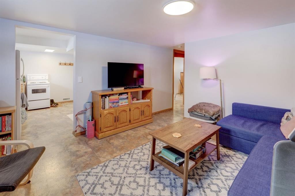 3432 3 Avenue Nw, Calgary, AB - Indoor Photo Showing Bedroom