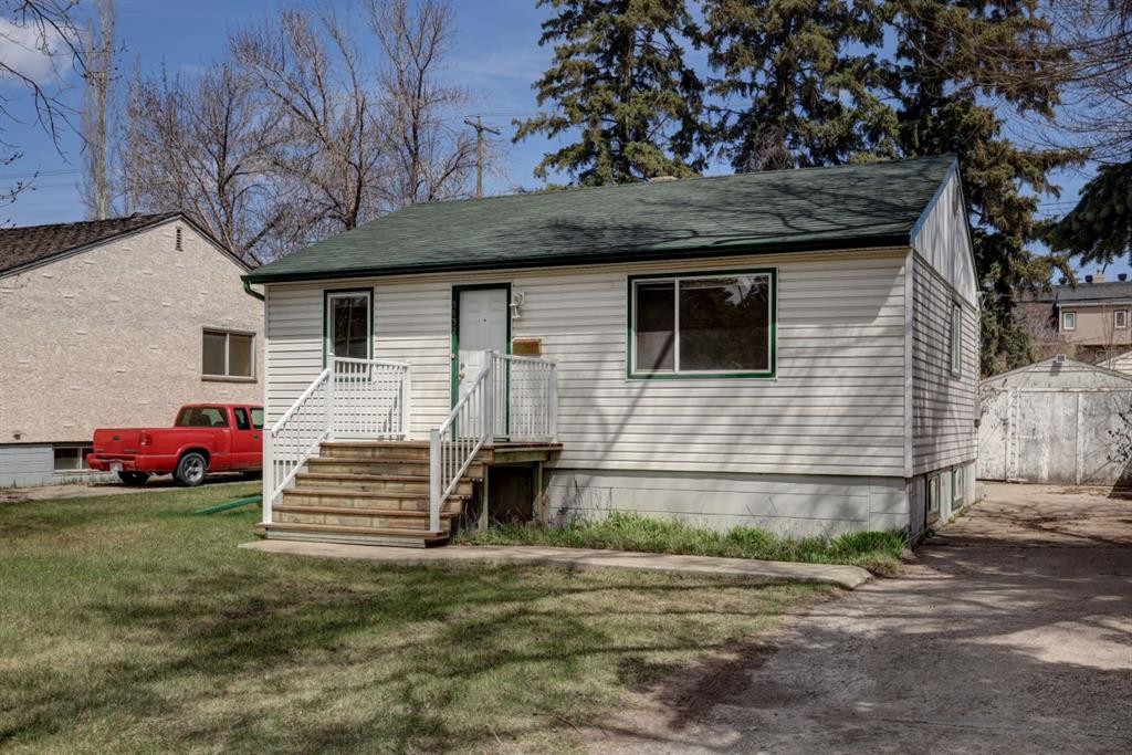 3432 3 Avenue Nw, Calgary, AB - Indoor Photo Showing Other Room