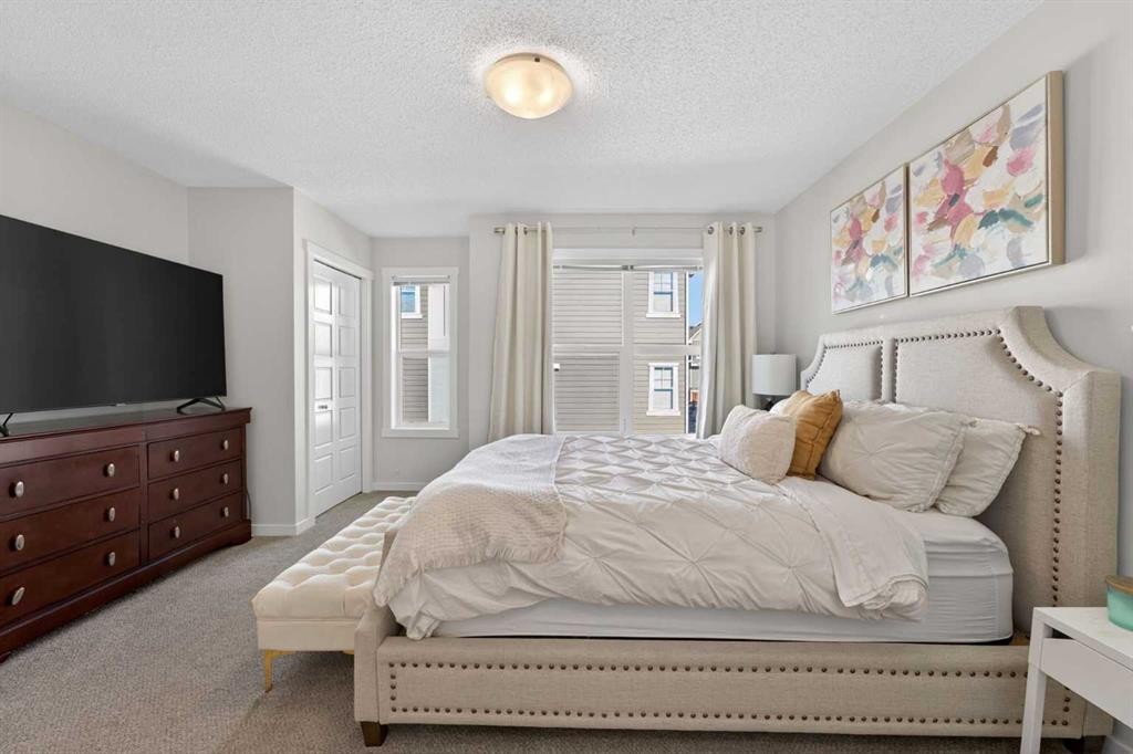 340 Cranbrook Square Se, Calgary, AB - Indoor Photo Showing Bedroom