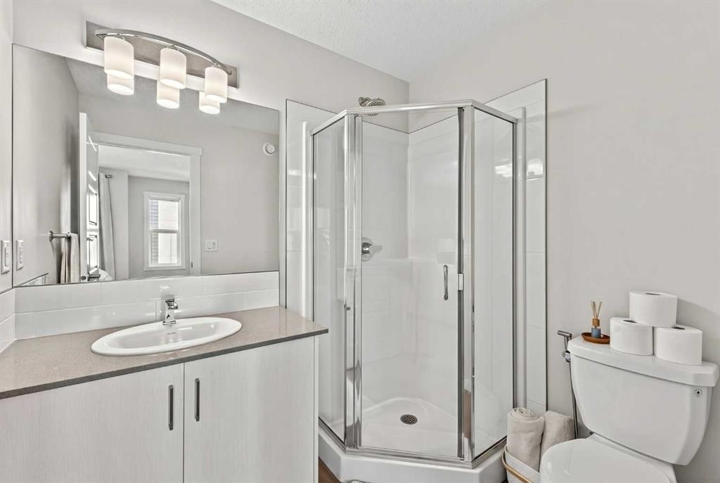 340 Cranbrook Square Se, Calgary, AB - Indoor Photo Showing Bathroom