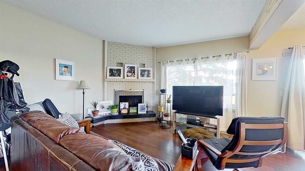11723 Canfield Road Sw, Calgary, AB - Indoor Photo Showing Living Room With Fireplace