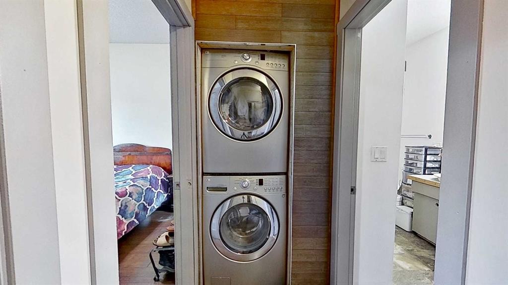 11723 Canfield Road Sw, Calgary, AB - Indoor Photo Showing Laundry Room