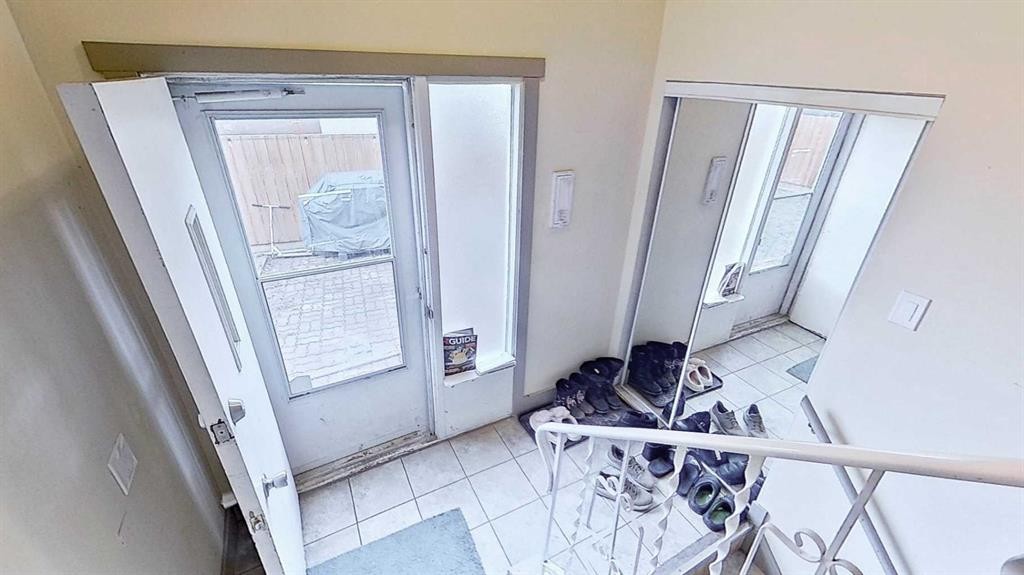 11723 Canfield Road Sw, Calgary, AB - Indoor Photo Showing Other Room