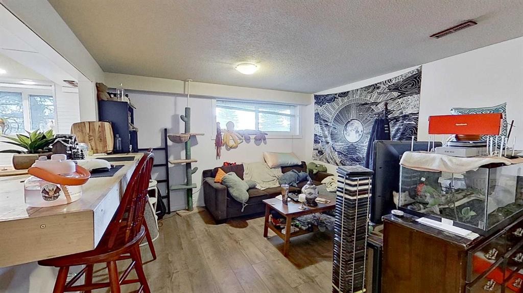 11723 Canfield Road Sw, Calgary, AB - Indoor