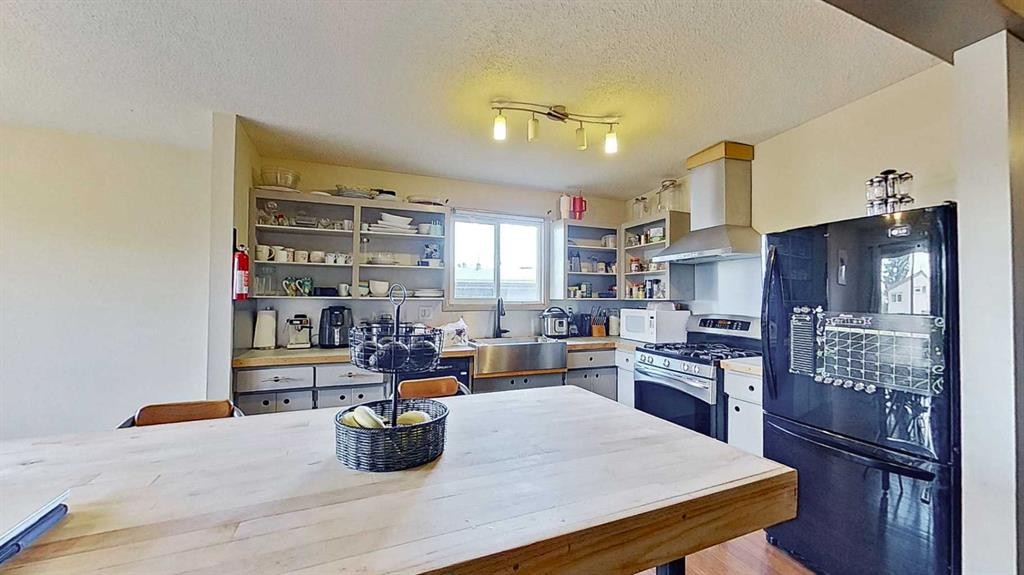 11723 Canfield Road Sw, Calgary, AB - Indoor