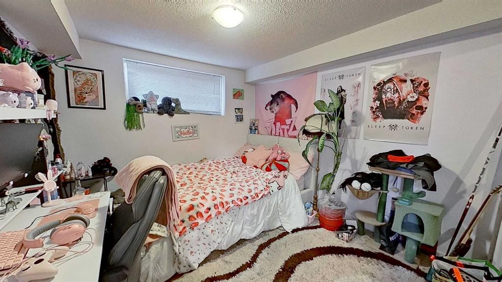 11723 Canfield Road Sw, Calgary, AB - Indoor Photo Showing Bedroom