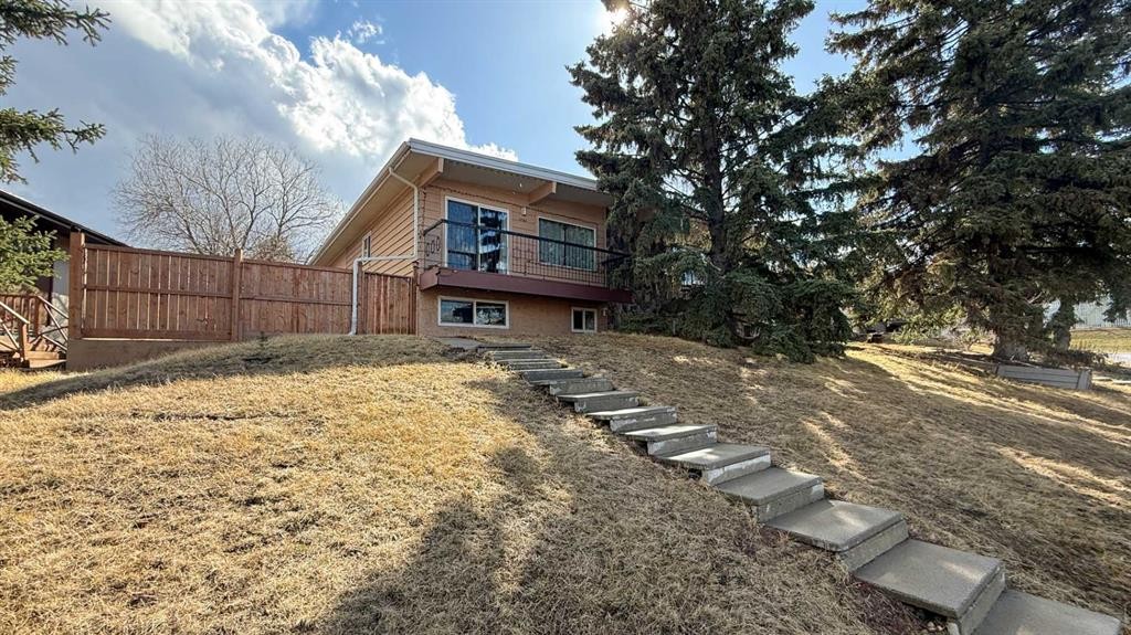 11723 Canfield Road Sw, Calgary, AB - Outdoor With Balcony