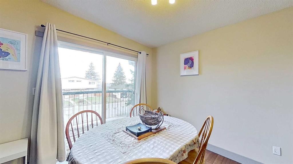 11723 Canfield Road Sw, Calgary, AB - Indoor Photo Showing Dining Room