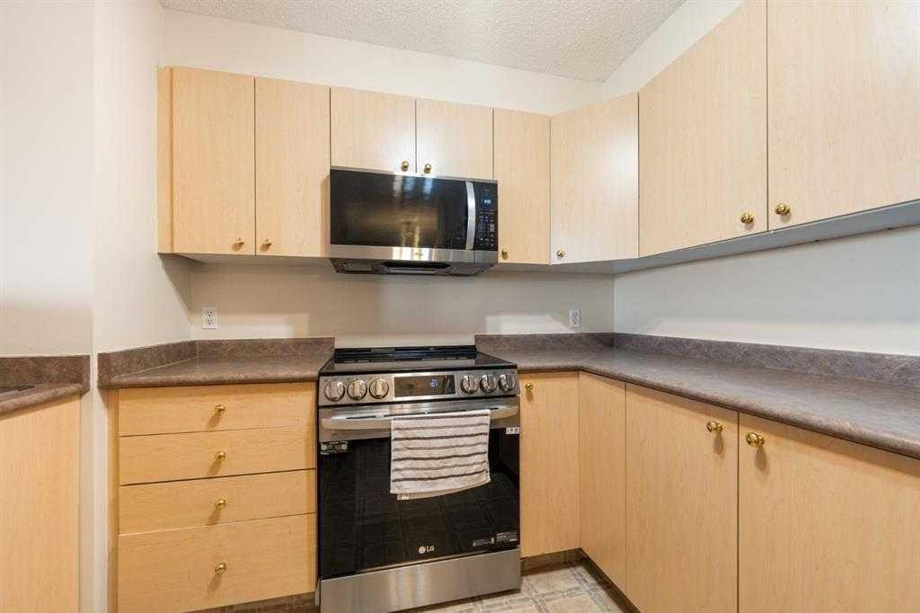 1406-12 Cimarron Common, Okotoks, AB - Indoor Photo Showing Kitchen