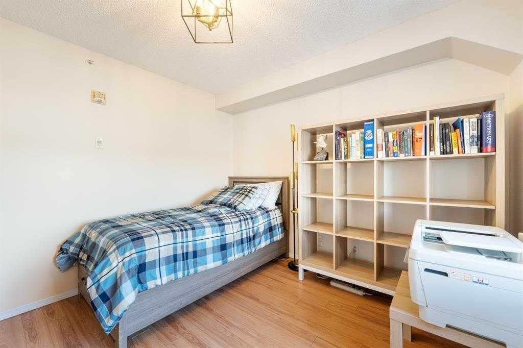 1406-12 Cimarron Common, Okotoks, AB - Indoor Photo Showing Bedroom