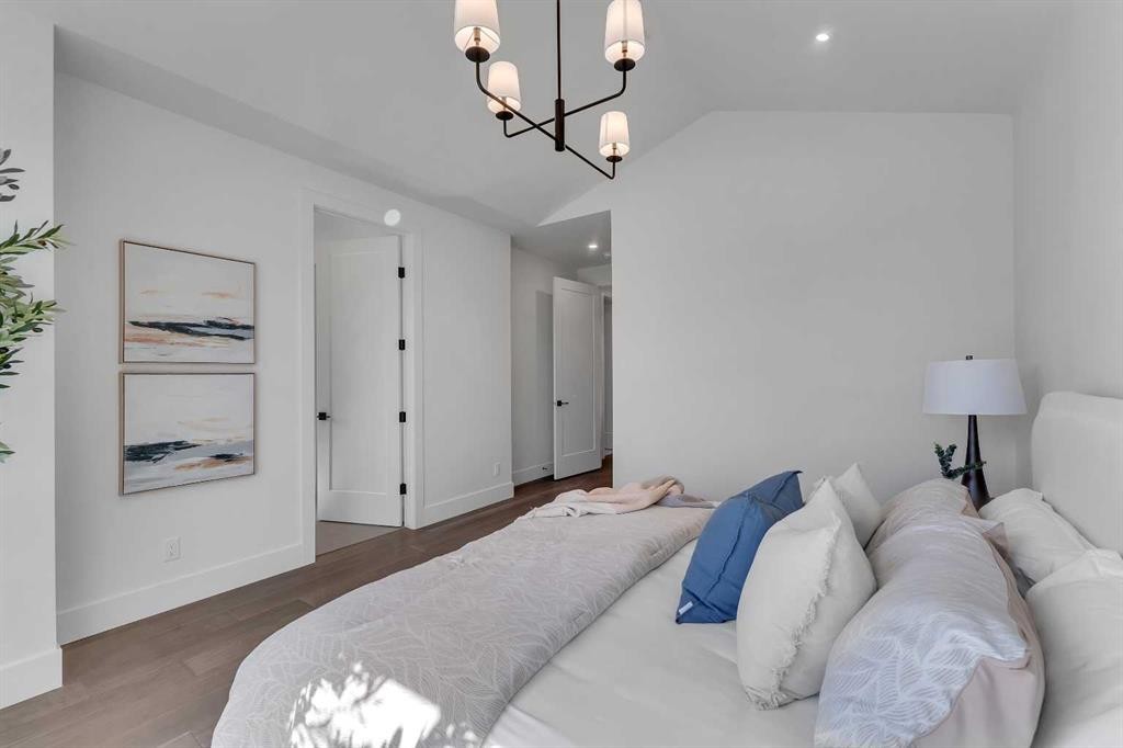 3919 23 Avenue Sw, Calgary, AB - Indoor Photo Showing Bedroom