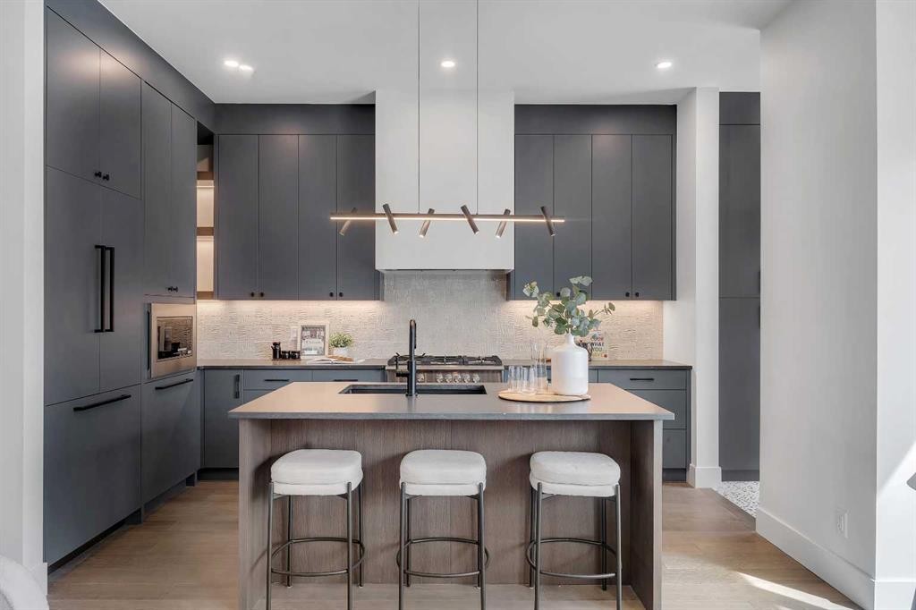 3919 23 Avenue Sw, Calgary, AB - Indoor Photo Showing Kitchen With Upgraded Kitchen