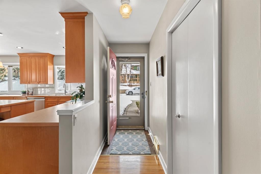 1334 Hamilton Street Nw, Calgary, AB - Indoor