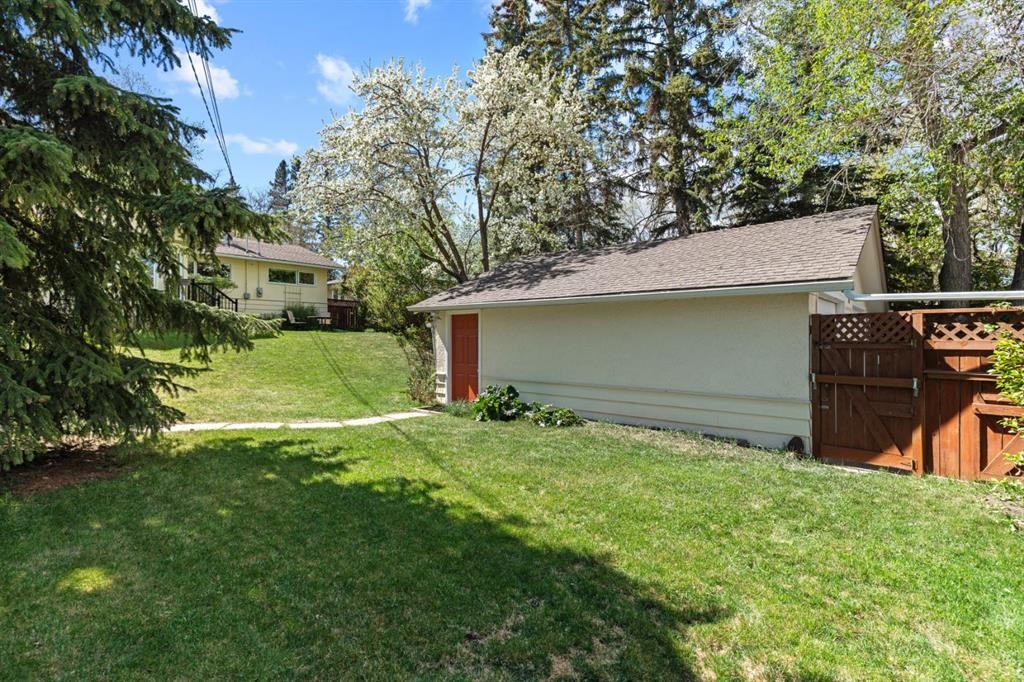1334 Hamilton Street Nw, Calgary, AB - Outdoor