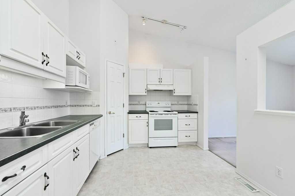 184 Valley Ridge Heights Nw, Calgary, AB - Indoor Photo Showing Kitchen With Double Sink
