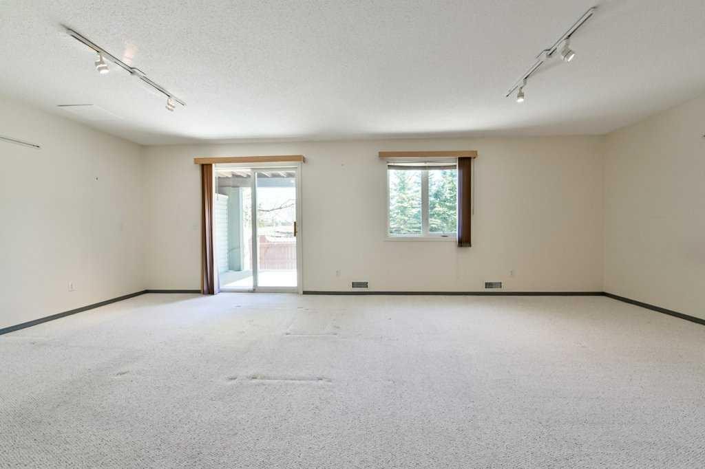 184 Valley Ridge Heights Nw, Calgary, AB - Indoor Photo Showing Other Room