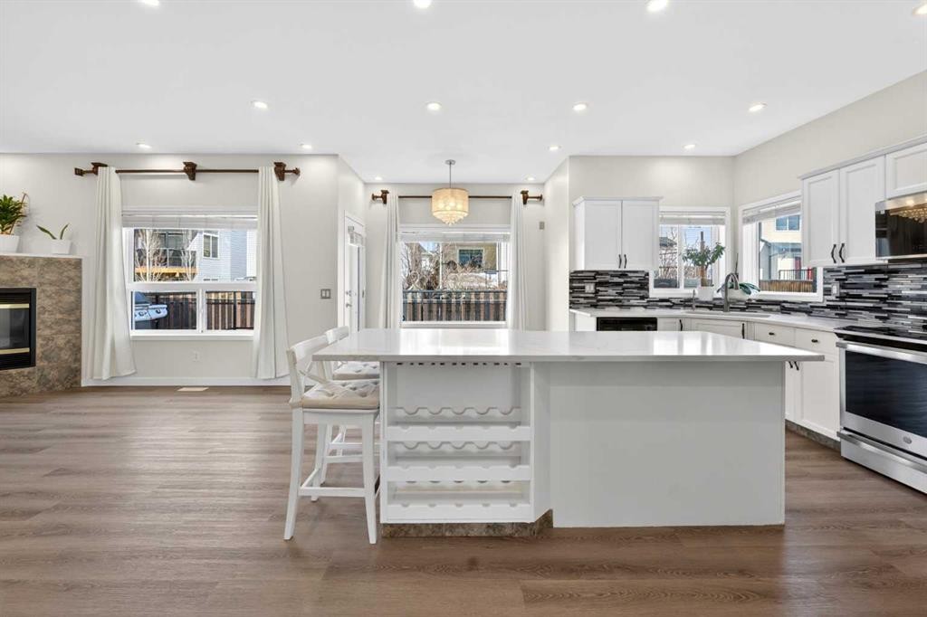 502 Panamount Boulevard Nw, Calgary, AB - Indoor Photo Showing Kitchen With Upgraded Kitchen