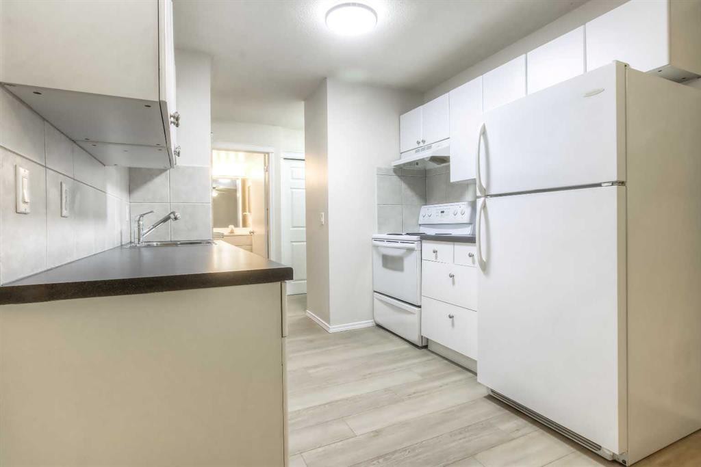 102-626 2 Avenue Ne, Calgary, AB - Indoor Photo Showing Kitchen
