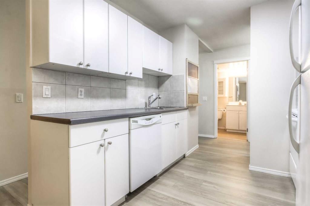 102-626 2 Avenue Ne, Calgary, AB - Indoor Photo Showing Kitchen