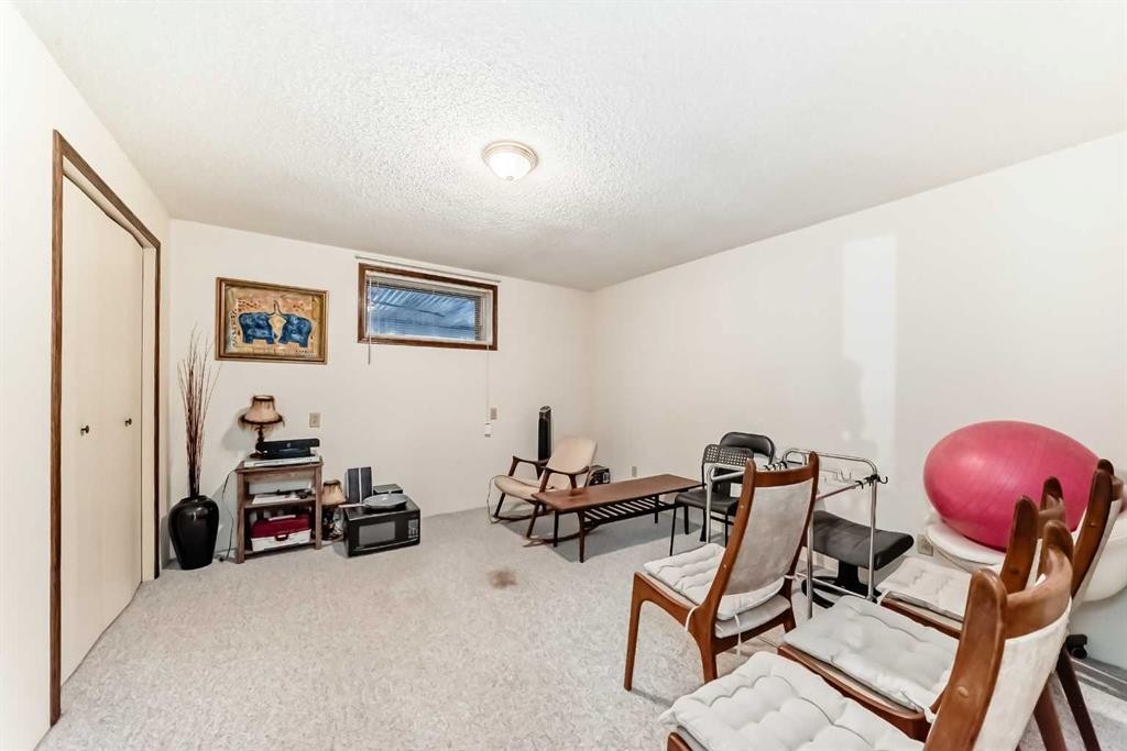 36 Shannon Road Sw, Calgary, AB - Indoor