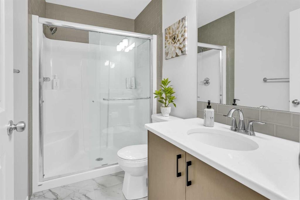 312 Edith Place Nw, Calgary, AB - Indoor Photo Showing Bathroom