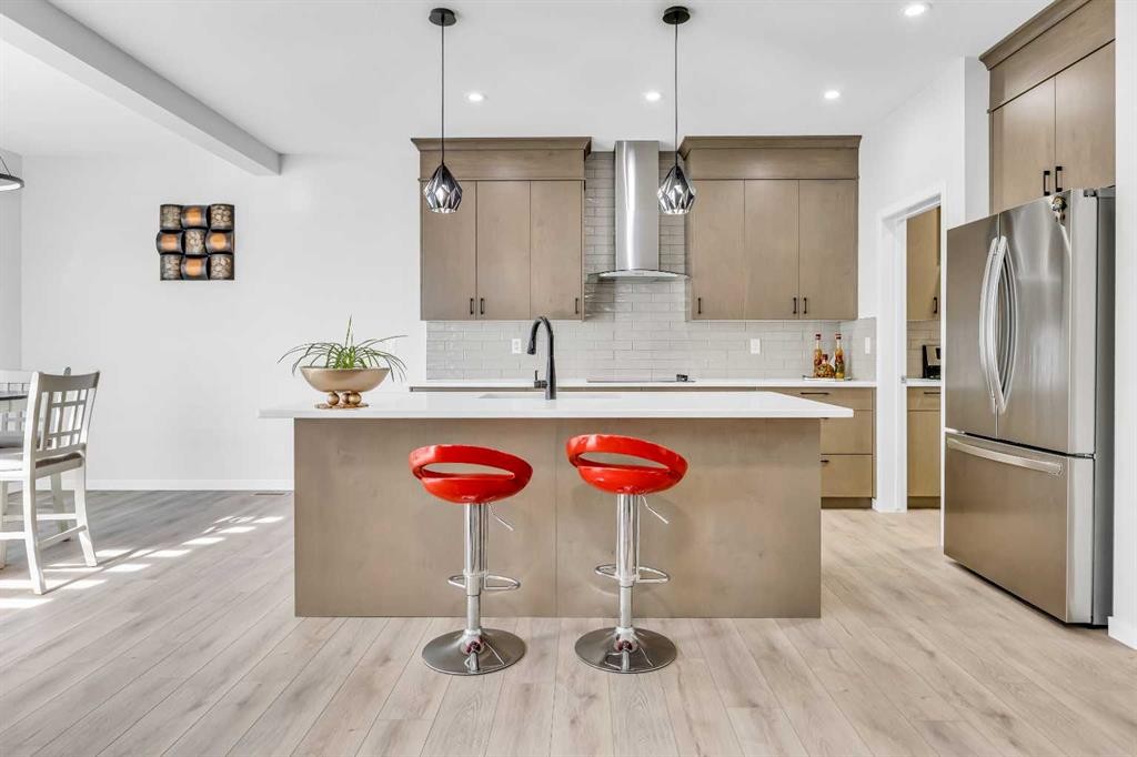 312 Edith Place Nw, Calgary, AB - Indoor Photo Showing Kitchen With Upgraded Kitchen