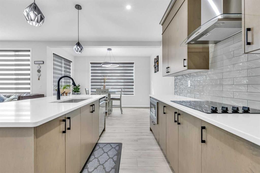 312 Edith Place Nw, Calgary, AB - Indoor Photo Showing Kitchen With Upgraded Kitchen
