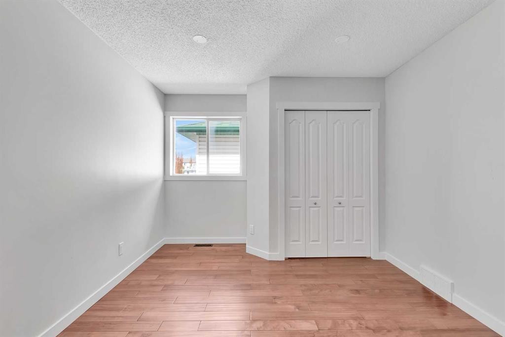 214 Royal Birch View Nw, Calgary, AB - Indoor Photo Showing Other Room