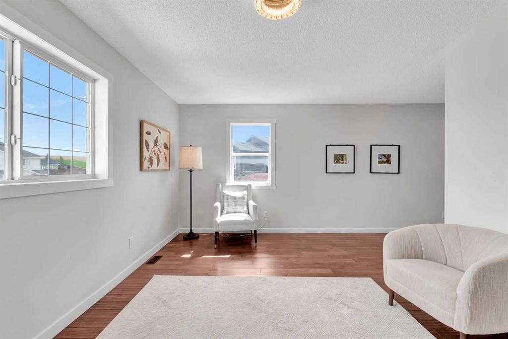 214 Royal Birch View Nw, Calgary, AB - Indoor Photo Showing Other Room