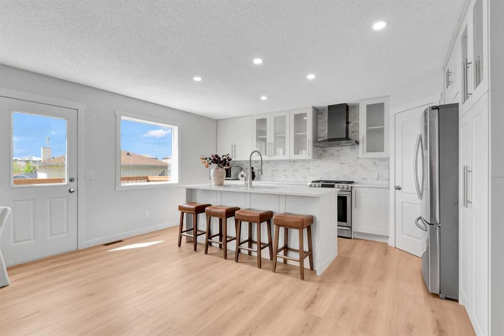 214 Royal Birch View Nw, Calgary, AB - Indoor Photo Showing Kitchen With Stainless Steel Kitchen With Upgraded Kitchen