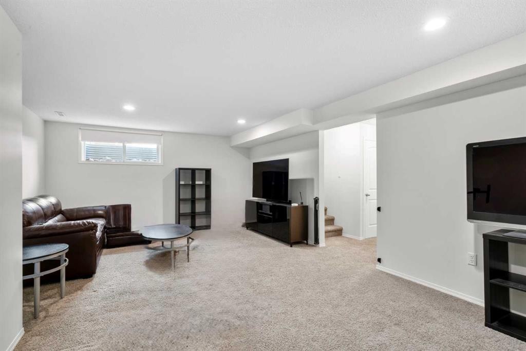 77 Cougarstone Circle Sw, Calgary, AB