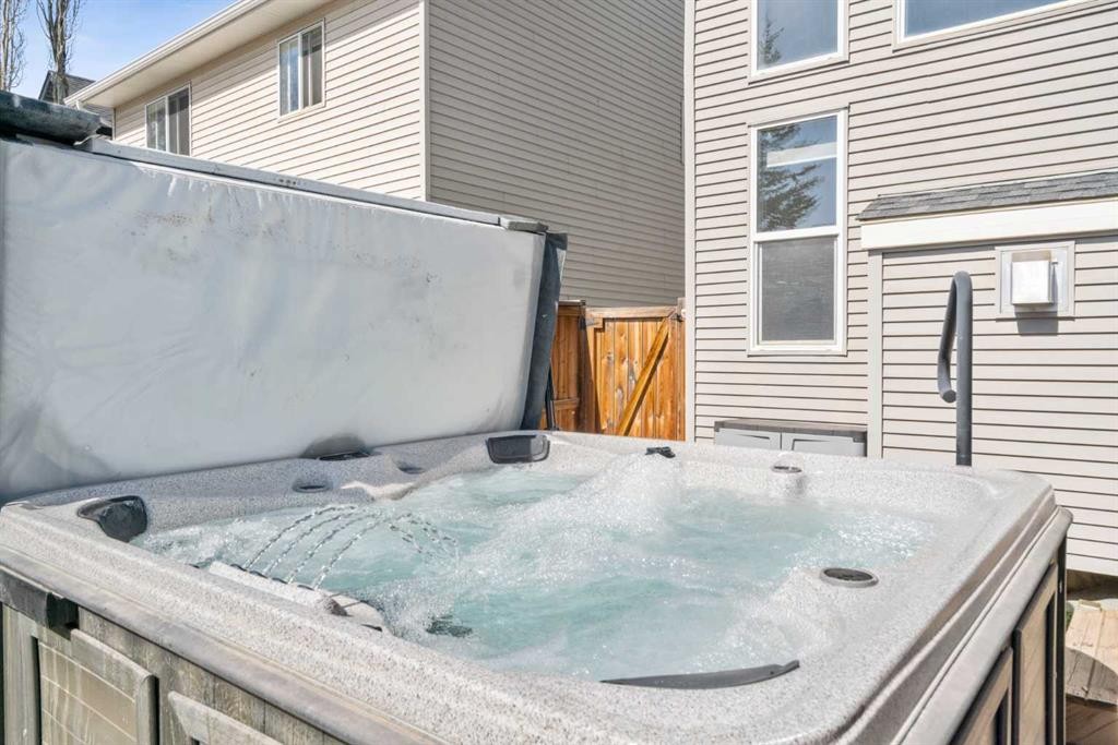 77 Cougarstone Circle Sw, Calgary, AB