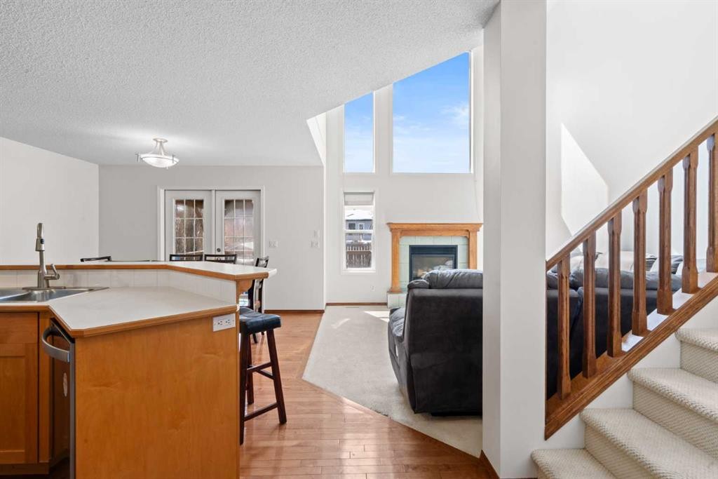 77 Cougarstone Circle Sw, Calgary, AB