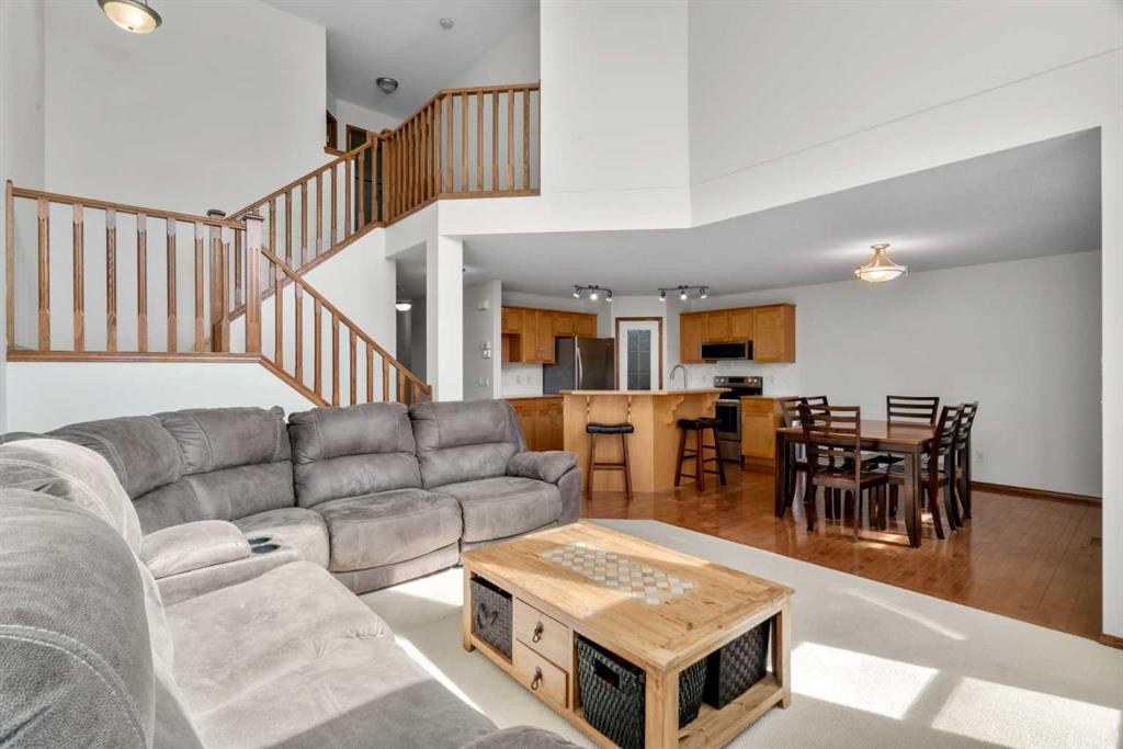 77 Cougarstone Circle Sw, Calgary, AB