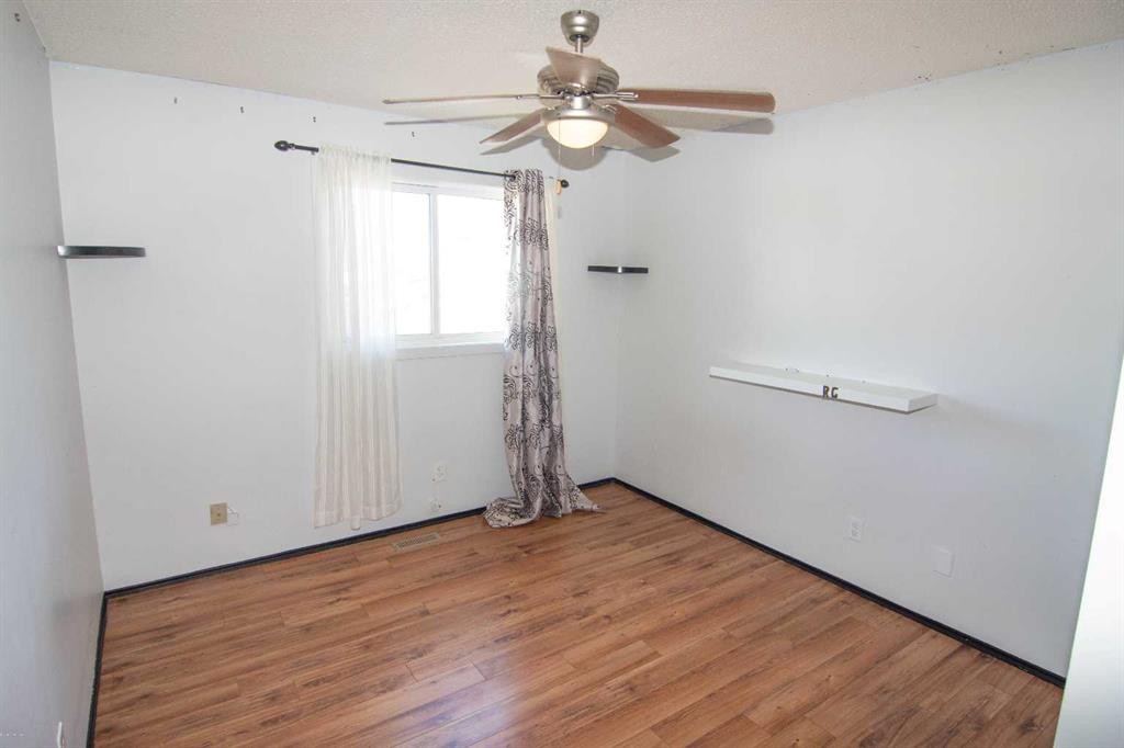 27 Taraglen Court Ne, Calgary, AB - Indoor Photo Showing Other Room