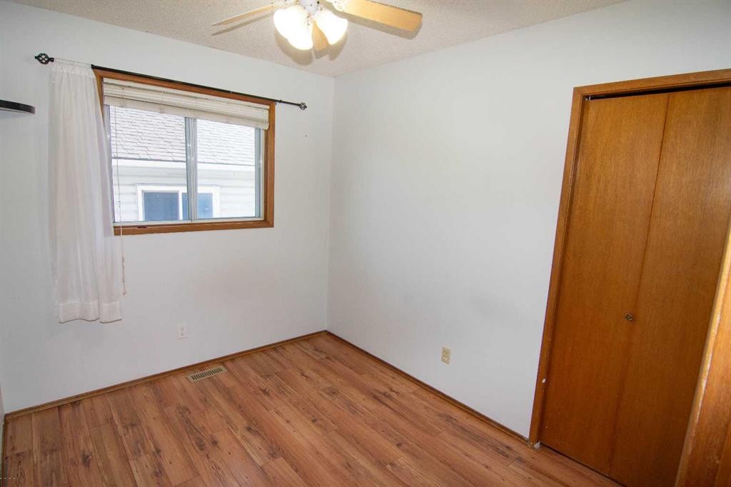 27 Taraglen Court Ne, Calgary, AB - Indoor Photo Showing Other Room