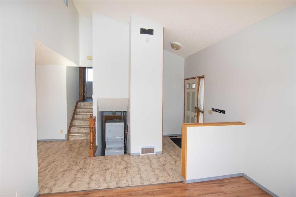 27 Taraglen Court Ne, Calgary, AB - Indoor Photo Showing Other Room