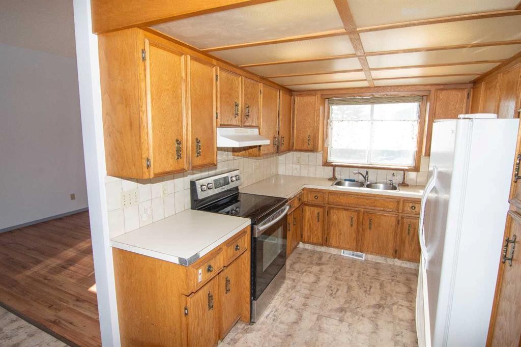27 Taraglen Court Ne, Calgary, AB - Indoor Photo Showing Kitchen With Double Sink