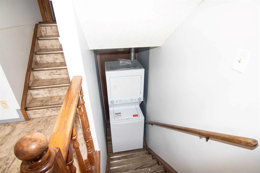 27 Taraglen Court Ne, Calgary, AB - Indoor Photo Showing Laundry Room