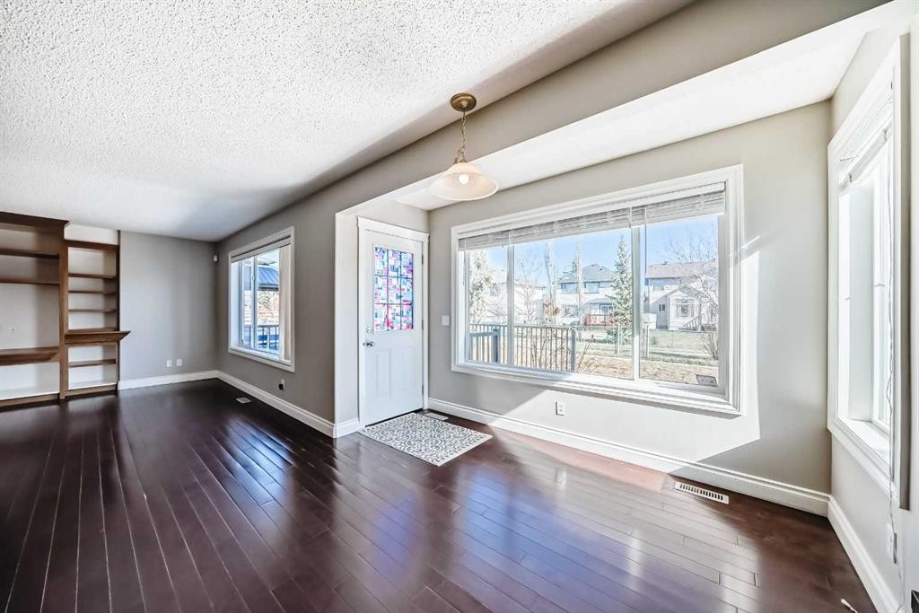 141 Somerglen Way Sw, Calgary, AB - Indoor Photo Showing Other Room