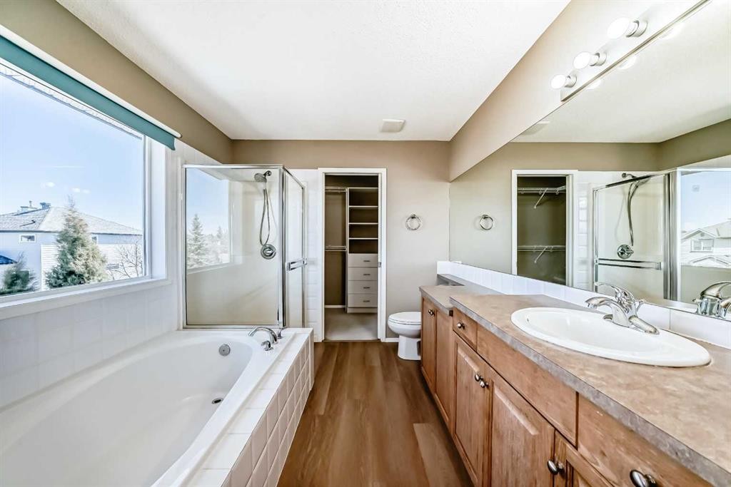 141 Somerglen Way Sw, Calgary, AB - Indoor Photo Showing Bathroom