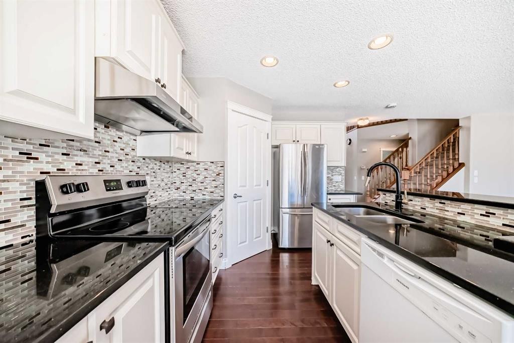 141 Somerglen Way Sw, Calgary, AB - Indoor Photo Showing Kitchen With Stainless Steel Kitchen With Double Sink With Upgraded Kitchen