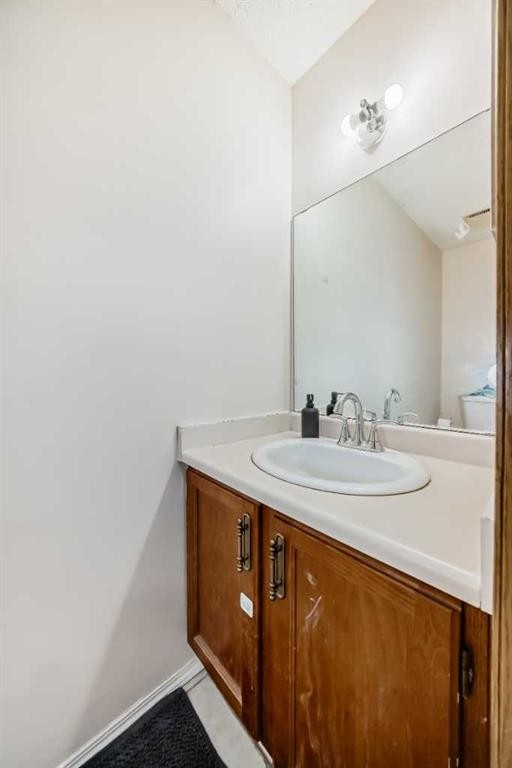 110 Edgeburn Crescent Nw, Calgary, AB - Indoor Photo Showing Bathroom