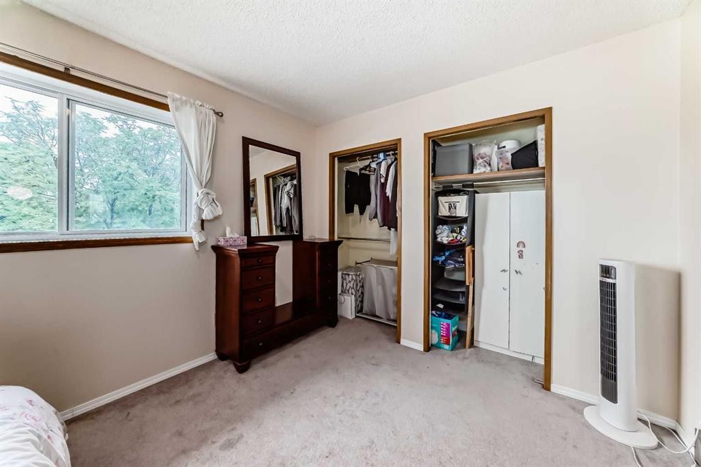 110 Edgeburn Crescent Nw, Calgary, AB - Indoor Photo Showing Other Room