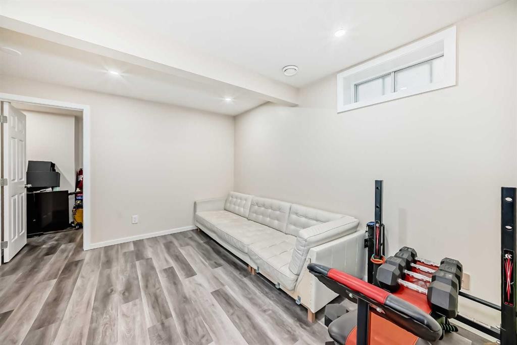 110 Edgeburn Crescent Nw, Calgary, AB - Indoor