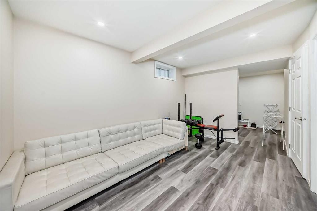 110 Edgeburn Crescent Nw, Calgary, AB - Indoor
