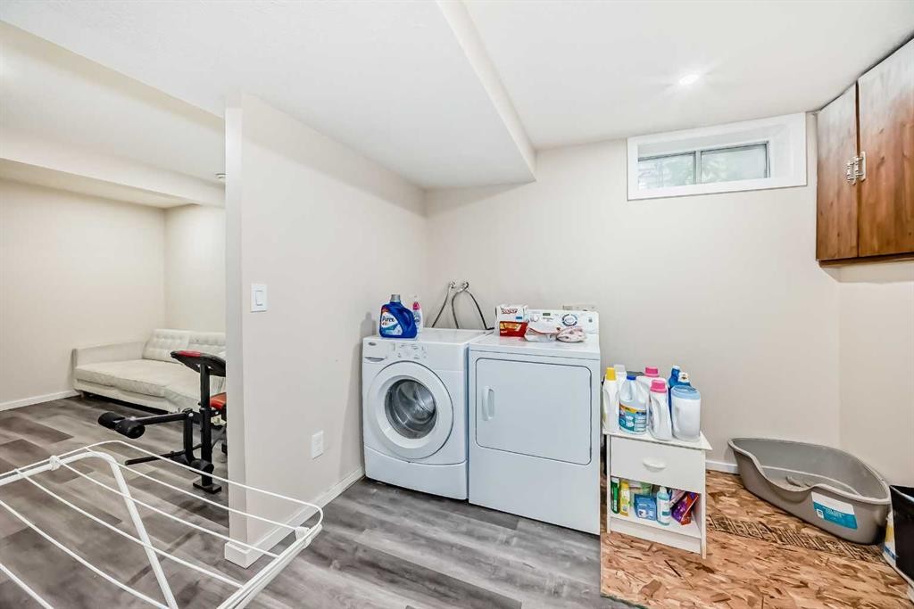 110 Edgeburn Crescent Nw, Calgary, AB - Indoor Photo Showing Laundry Room